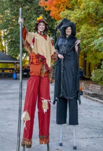 Two stiltwalkers
