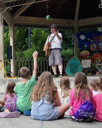 Musical performer in front of a group of young children at Kids Nights